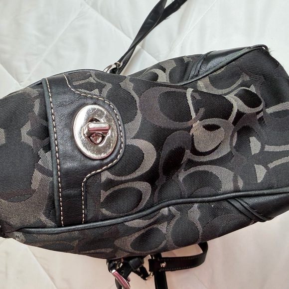 A Black Coach Signature Hand Bag. F13053 - Picture 4 of 12